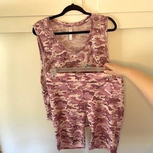 Fabletics pink camouflage set. Size xxl
